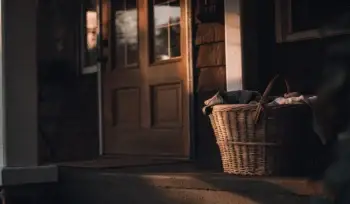 Laurel Hollow laundry pickup and delivery.