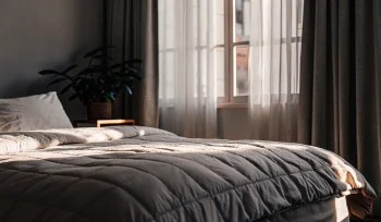 Professional comforter cleaning service in Bethpage for a fresh, clean bed.