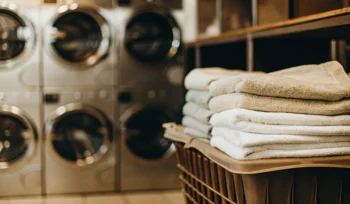 A laundry basket of freshly folded towels from a wash and fold service in Mount Sinai.